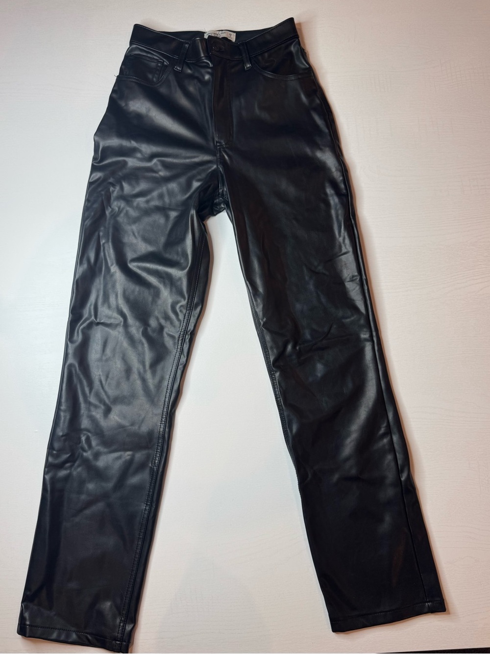 Abercrombie & Fitch Curve Love '90s Straight Vegan Leather Pants 26 / 2